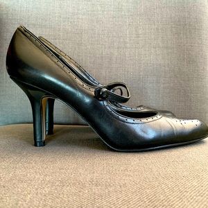 Daisy Fuentes Mary-Jane black heels